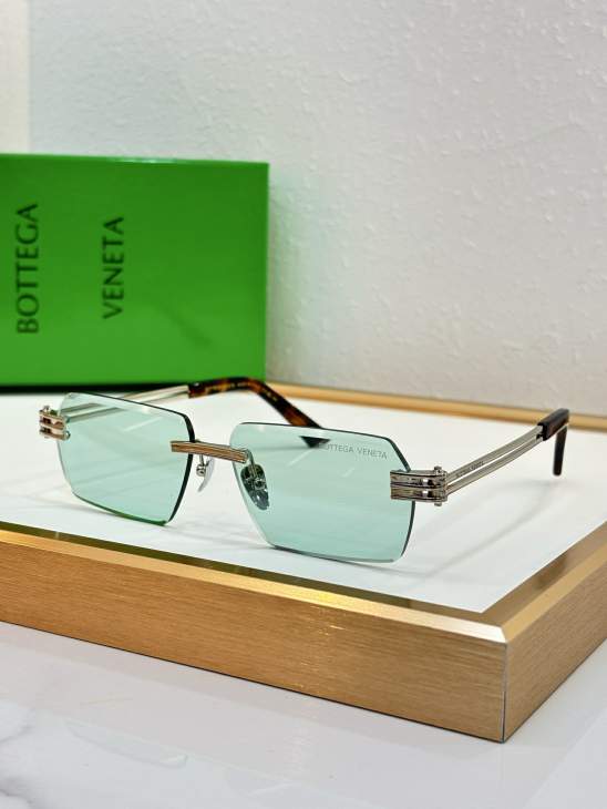 Picture of Bottega Veneta Sunglasses _SKUfw80882302fw